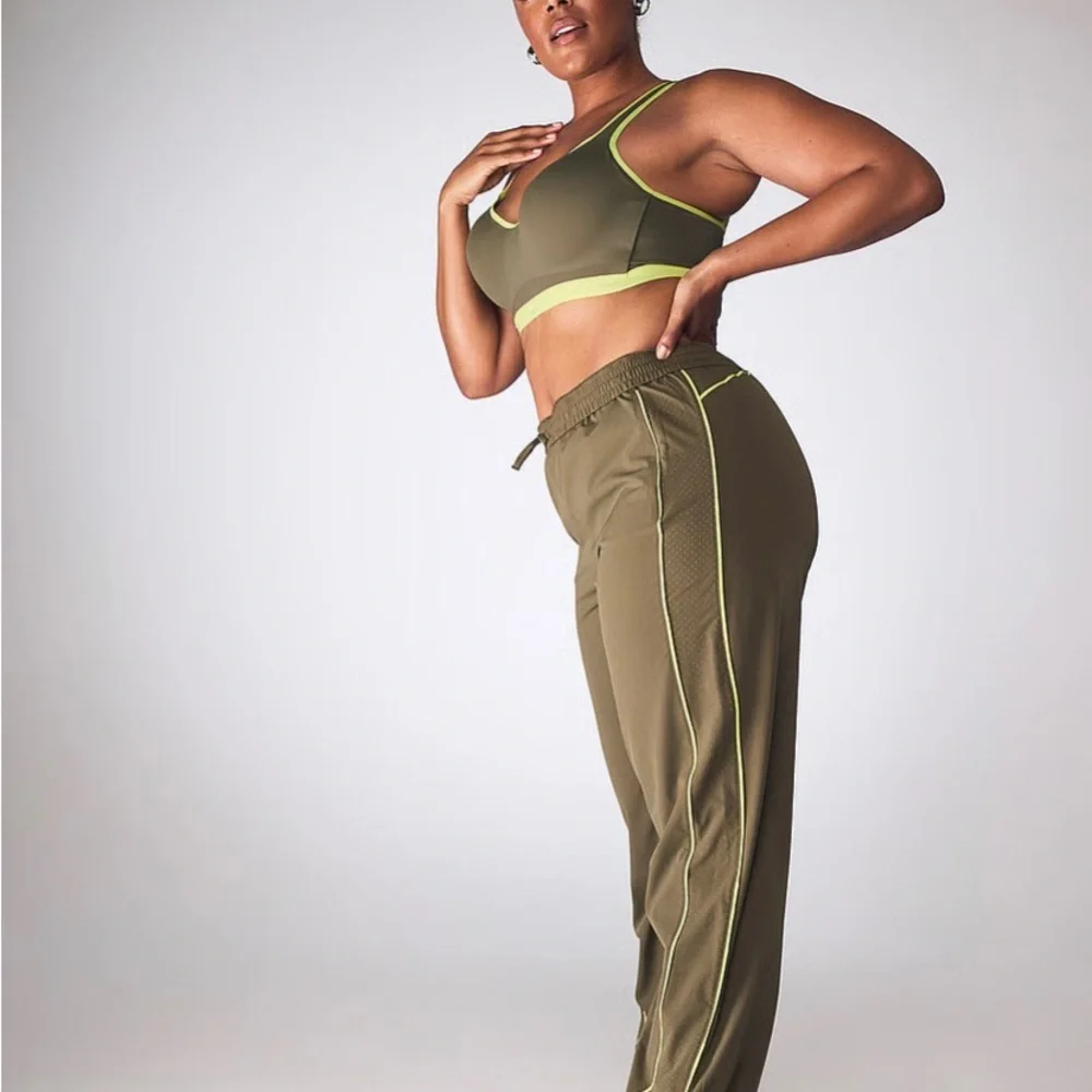 Victoria's Secret Olive Green Seamless Bralette with Lime Trim 36C